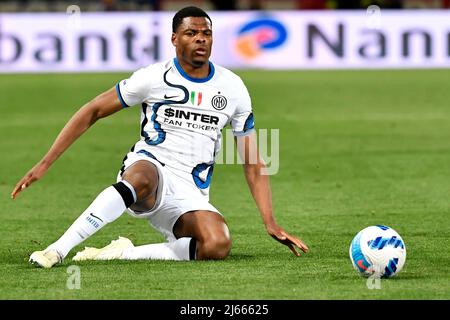 Denzel Dumfries du FC Internazionale en action pendant la série Un match de football entre le FC de Bologne et le FC Internazionale au stade Renato Dall'Ara i Banque D'Images