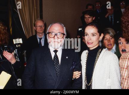 Sir Richard Attenborough und Geraldine Chaplin BEI der Premiere des films 'Chaplin', Deutschland 1992. Banque D'Images