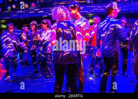 Paris, France, jeunes, danse de foule en discothèque Banque D'Images