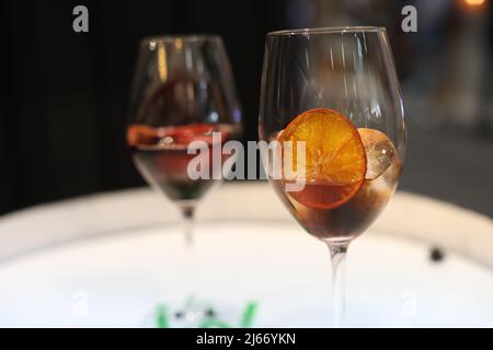 Un verre de vermouth lors de l'édition 35th du salon Gourmets à Ifema Madrid, Espagne. Crédit : Isabel Infantes/Alay Live News Banque D'Images