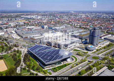 Blick vom Olympiaturm à München über das BMW-Gelände Banque D'Images