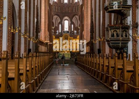 ROSKILDE, DANEMARK - 26 JUIN 2016 : c'est à l'intérieur de la cathédrale de Roskilde - la cathédrale principale du Danemark, la tombe des rois danois. Banque D'Images