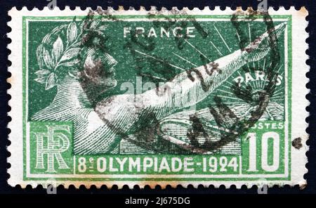 FRANCE - VERS 1924 : un timbre imprimé en France montre athlète victorieux, allégorie des Jeux Olympiques à Paris, Jeux Olympiques de 8th, Paris, vers 1924 Banque D'Images