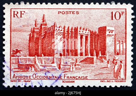 AFRIQUE DE L'OUEST FRANÇAISE - VERS 1947 : un timbre imprimé en France montre la mosquée Djenne, Soudan français, vers 1947 Banque D'Images