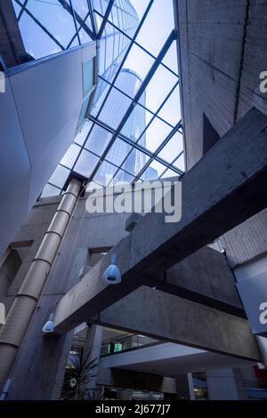 L'intérieur, le Renaissance Center (ou GM Renaissance Center et surnommé le RenCen), un groupe de sept gratte-ciel dans le centre-ville de Detroit, Michigan, États-Unis Banque D'Images