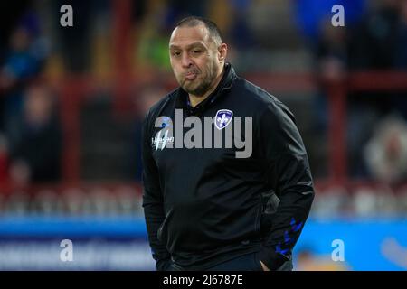 Willie Poching Head Coach de Wakefield Trinity pendant l'échauffement de pré-match Banque D'Images