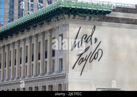 Le bâtiment phare Lord & Taylor de Fifth Avenue a été restauré, New York City, USA 2022 Banque D'Images