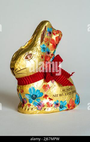 L'emblématique lapin doré Lindt est un symbole mondial de Pâques Banque D'Images