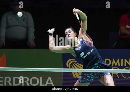 Madrid, Espagne. 28th avril 2022. Carolina Marin d'Espagne joue contre Line Hojmark Kjaersfeldt du Danemark lors des finales du quart des Championnats d'Europe de badminton à Madrid. Carolina Marin bat Line Hojmark avec les résultats (21, 14, 21) vs (11, 21, 17) Credit: SOPA Images Limited/Alay Live News Banque D'Images