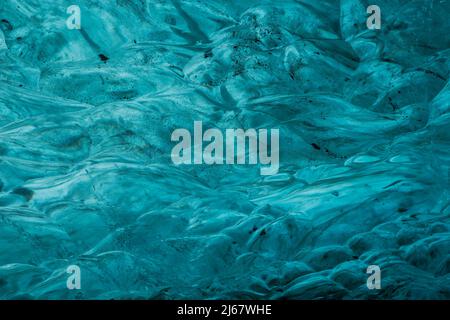 Photographie d'une visite sous le glacier Brei amerkurjškull. Parc national de Vatnajškull le long de la côte sud de l'Islande. Banque D'Images