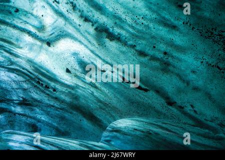 Photographie d'une visite sous le glacier Brei amerkurjškull. Parc national de Vatnajškull le long de la côte sud de l'Islande. Banque D'Images