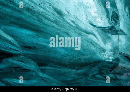 Photographie d'une visite sous le glacier Brei amerkurjškull. Parc national de Vatnajškull le long de la côte sud de l'Islande. Banque D'Images