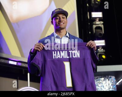 Las Vegas, États-Unis. 28th avril 2022. Les Baltimore Ravens choisissent Kyle Hamilton, sur la défensive avec le numéro 14 de la sélection globale à la NFL Draft à Las Vegas, Nevada, le jeudi 28 avril 2022. Photo de James Atoa/UPI crédit: UPI/Alay Live News Banque D'Images