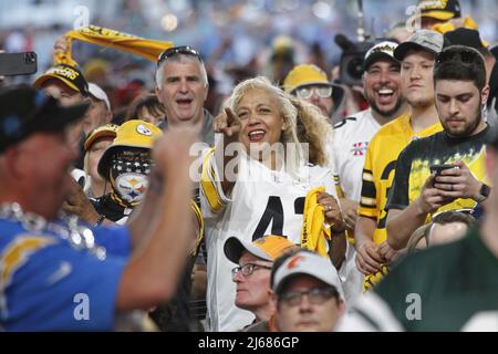 Las Vegas, États-Unis. 28th avril 2022. Une vue des fans de Pittsburgh Steelers célébrant lors de la NFL Draft à Las Vegas, Nevada, le jeudi 28 avril 2022. Photo de James Atoa/UPI crédit: UPI/Alay Live News Banque D'Images