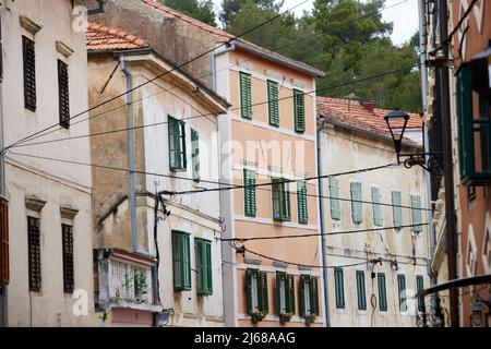 Skradin petite ville du comté de Šibenik-Knin en Croatie, rues étroites Banque D'Images