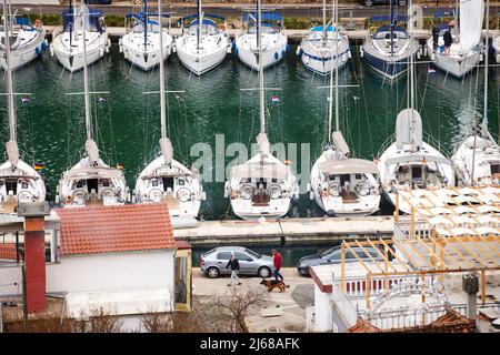 Skradin petite ville du comté de Šibenik-Knin en Croatie, port de plaisance de l'ACI de la rivière Krka Banque D'Images