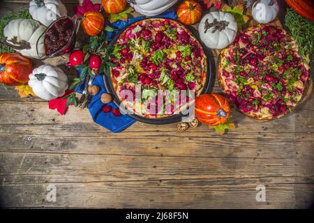 Pizza de Thanksgiving, tarte traditionnelle de dinde ou sandwich sous forme de pizza Banque D'Images