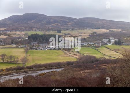Le village de langue des hautes terres vu du château de Varrich Banque D'Images