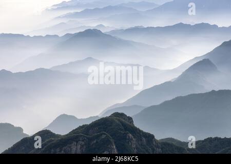 Chinas ouest henan funiu beauté comme la peinture de paysage le matin Banque D'Images