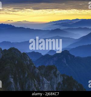 Chinas ouest henan funiu beauté comme la peinture de paysage le matin Banque D'Images