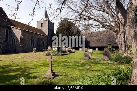 Vue sur l'église Saint-Vincent-de-Saragosse à Littlebourne Banque D'Images