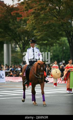 Kyoto, Japon - 22 octobre 2007 : le point de vue de la police montée garde l'ordre au Festival Jidai d'automne. Kyoto. Japon Banque D'Images