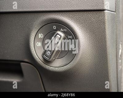 Commutateur standard du bloc d'éclairage pour configurer l'éclairage à fonctionnement automatique dans un véhicule Banque D'Images
