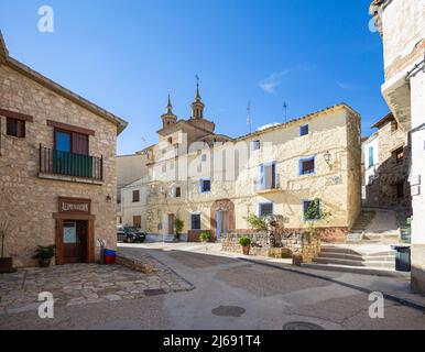 Traversez la rue à Fuendetodos, lieu de naissance du peintre espagnol Francisco de Goya, Saragosse, Communauté autonome d'Aragon, Espagne Banque D'Images