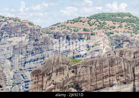 Vue sur les rochers spécifiques du Mont Meteor en Grèce. Banque D'Images