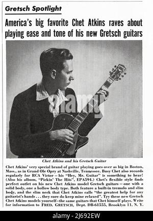 Une annonce d'un magazine musical de 1955 pour guitares électriques Gretsch mettant en vedette Chet Atkins, légende du jazz et de la musique country. Banque D'Images