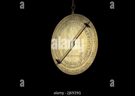 Réplique de l'astrolabe créée au début du 15th siècle par le religieux et mathématicien parisien Jean le Fondeur. Également connu sous le nom de Fusoris. Adapté Banque D'Images