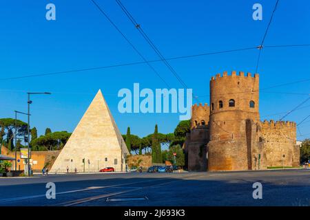 Pyramide de Caio Cestio, Rome, Latium, Italie Banque D'Images