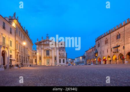 Piazza Sordello, Mantoue (Mantoue), site classé au patrimoine mondial de l'UNESCO, Lombardie (Lombardie), Italie Banque D'Images