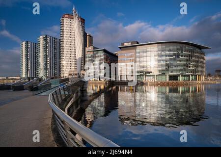 Media City Foodbridge et BBC Studios, MediaCityUK, Salford Quays, Salford, Manchester, Angleterre, Royaume-Uni Banque D'Images