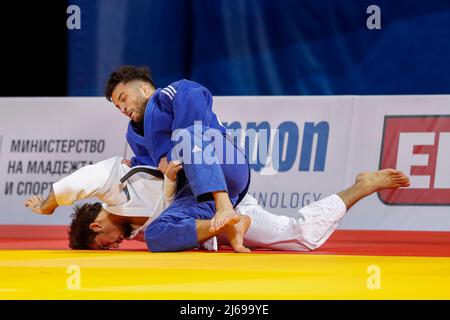 Sofia, Bulgarie. 29th avril 2022. SOFIA, BULGARIE - AVRIL 29: Tornike Tsjakadoea des pays-Bas dans le match contre Balabay Aghayev d'Azerbaïdjan dans le -60kg aux Championnats européens de judo Seniors Sofia 2022 le 29 avril 2022 à Sofia, Bulgarie (photo par Nikola Krstic/Orange Pictures) crédit: Orange pics BV/Alay Live News Banque D'Images