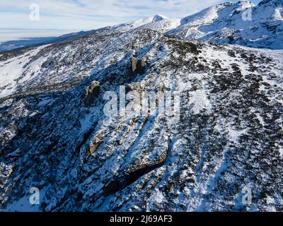 Paysage aérien d'hiver incroyable de la montagne de Rila près du pic de Malyovitsa, Bulgarie Banque D'Images