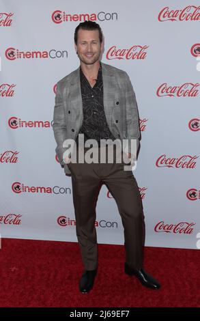 Las Vegas, États-Unis. 28th avril 2022. Glen Powell aux arrivées des CinemaCon Big Screen Achievement Awards, Omnia Nightclub au Caesars Palace Las Vegas, Las Vegas, NV le 28 avril 2022. Photo par: MORA/Everett Collection crédit: Everett Collection Inc/Alay Live News Banque D'Images