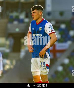 Ethan Devine, joueur de Linfield, a été montré en action lors d'un match de ligue qui s'est tenu à Windsor Park, Belfast. Banque D'Images