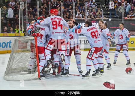 L'équipe de Trinec a battu Sparta Praha 2-1 dans le sixième match de la série finale de la Ligue tchèque d'élite de hockey sur glace, remportant la série 4-2 en même temps Banque D'Images