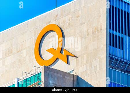 Logo ou enseigne d'Hydro-Québec sur le dessus d'un bâtiment moderne dans le quartier du centre-ville Banque D'Images