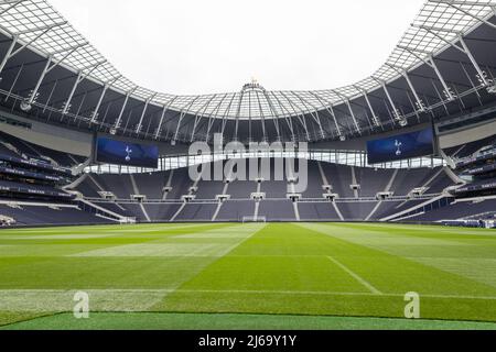 Vue sur le terrain vide et le stand du stade de football Tottenham Hotspur Banque D'Images