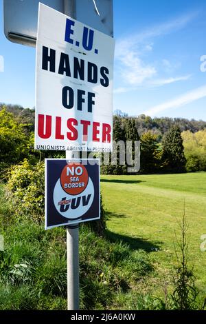Glynn, Irlande du Nord - 29 avril 2022 : signature du protocole anti-Irlande du Nord juste à l'extérieur du village de Glynn lit les mains de l'UE hors de l'Ulster Banque D'Images