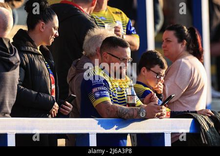 Warrington, Royaume-Uni. 29th avril 2022. Les fans de Warrington arrivent pour le match à Warrington, Royaume-Uni, le 4/29/2022. (Photo de Mark Cosgrove/News Images/Sipa USA) crédit: SIPA USA/Alay Live News Banque D'Images