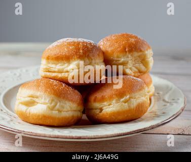 Krapfen traditionnel autrichien et allemand, berliner, beignes. Faschingskrapfen. Photo. Banque D'Images