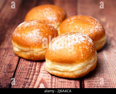 Krapfen traditionnel autrichien et allemand, berliner, beignes. Faschingskrapfen. Photo. Banque D'Images