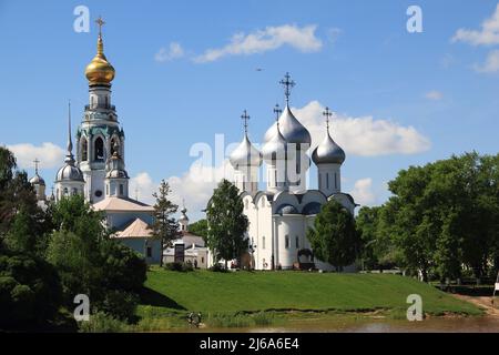 C'est un centre-ville historique avec les cathédrales Sainte-Sophie, l'église Alexandre Nevsky et le clocher du Kremlin le 27 mai 2013 à Vologda, Russ Banque D'Images