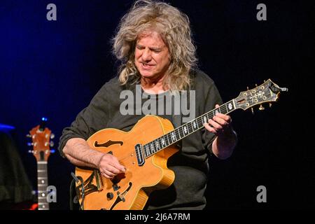 Metheny, République tchèque. 29th avril 2022. LE GUITARISTE AMÉRICAIN de jazz Pat Metheny joue lors de son concert avec le projet Side-Eye à Prague, République tchèque, le 29 avril 2022. (CTK photo/vit Simanek) Credit: CTK/Alay Live News Banque D'Images