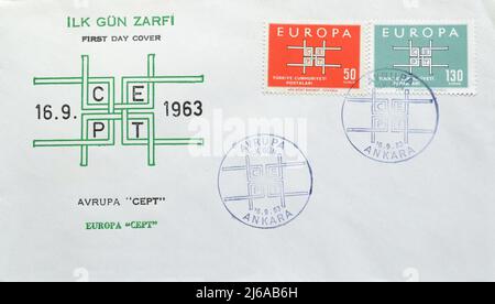 Annulé première lettre de couverture du jour imprimée par la Turquie, qui montre les timbres Europa CEPT, vers 1963. Banque D'Images