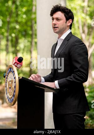 Géorgie, États-Unis. 29th avril 2022. 29 avril 2022 - Atlanta, Géorgie, États-Unis - le sénateur AMÉRICAIN JON OSSOFF (D-GA) parle à Georgia Tech de la loi bipartisane sur les infrastructures, le combustible hydrogène et d'autres possibilités d'énergie propre pour la Géorgie.(image de crédit: © Brian Cahn/ZUMA Press Wire) crédit: ZUMA Press, Inc./Alay Live News Banque D'Images