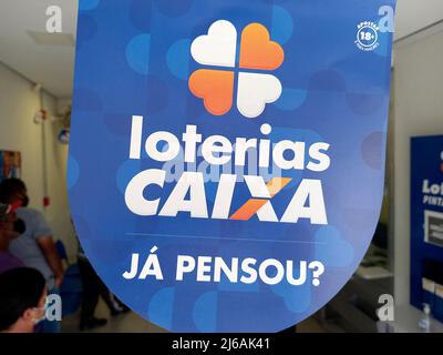 Minas Gerais, Brésil - 25 avril 2022: Panneau de publicité de loterie à la maison de loterie - Loteria Caixa Banque D'Images